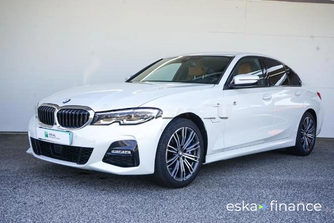 Lízing Sedan BMW RAD 3 330 2020