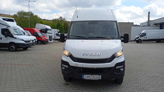 Zamknięta ciężarówka Iveco DAILY 2017