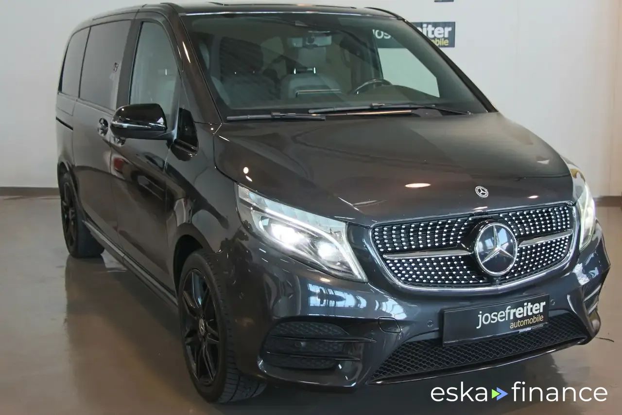 Lízing Hatchback MERCEDES V 300 2022