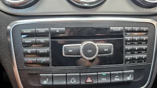 Lízing Sedan MERCEDES CLA 200 2013