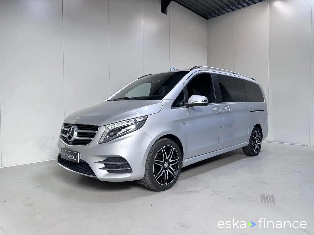 Financování Hatchback MERCEDES V 250 2018