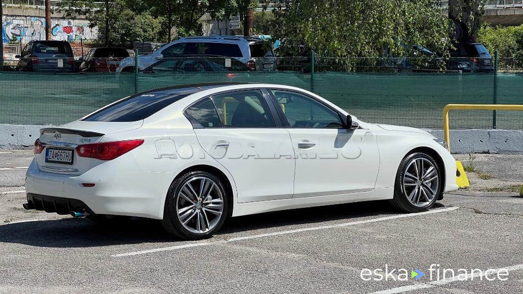 Sedan Infiniti Q50 2014