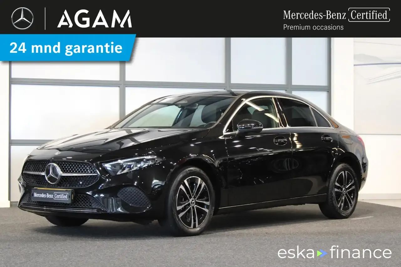 Lízing Sedan MERCEDES A 250 2023