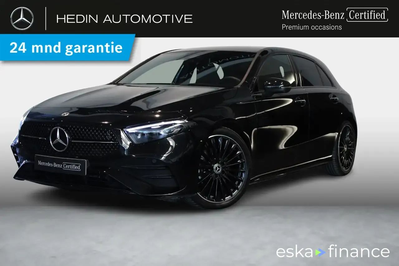Lízing Hatchback MERCEDES A 180 2024