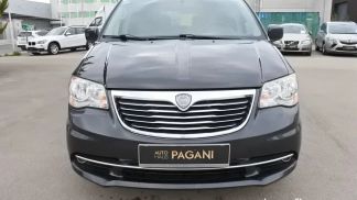 Lízing Hatchback Lancia Voyager 2012