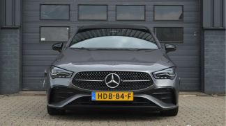 Lízing Sedan MERCEDES CLA 200 2024
