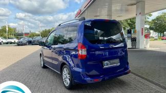 Transport pasażerów Ford Tourneo Courier 2017