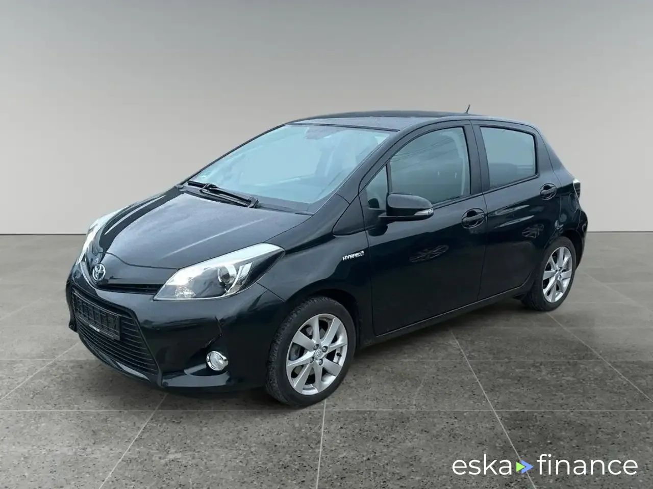 Lízing Hatchback Toyota Yaris 2013