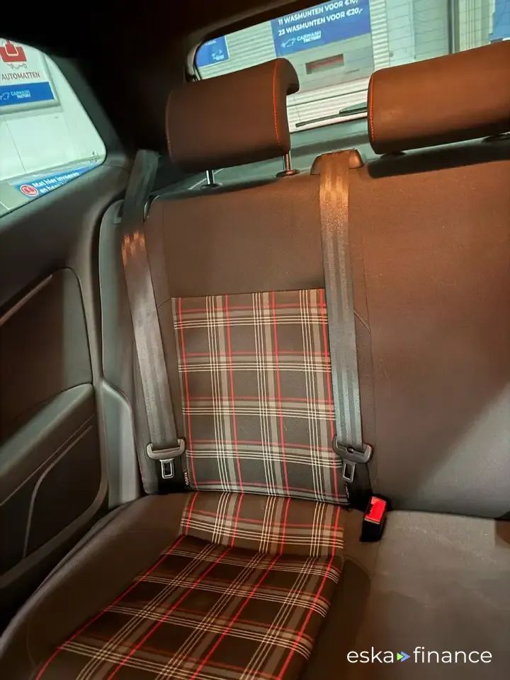 Financování Hatchback Volkswagen Polo 2016