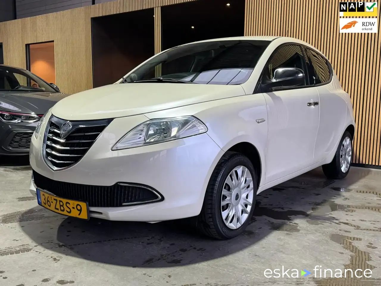 Leasing Hatchback Lancia Ypsilon 2012
