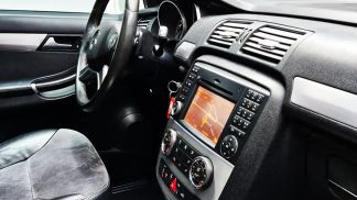 Lízing Hatchback MERCEDES R 350 2011