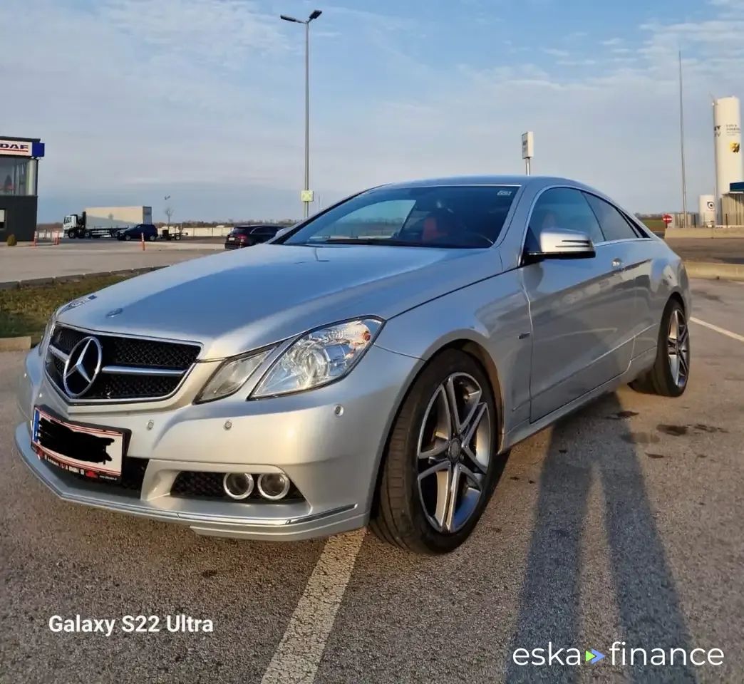 Financování Kupé MERCEDES E 200 2012