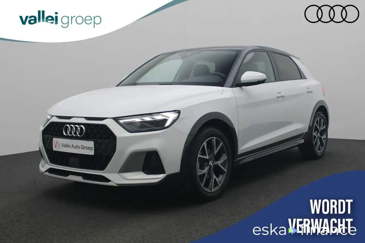 Financování Hatchback Audi A1 2020