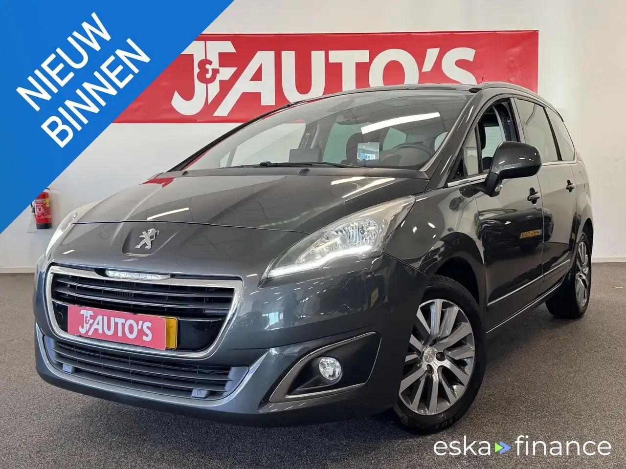 Lízing Hatchback Peugeot 5008 2015