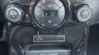 Lízing Hatchback Ford Fiesta 2014