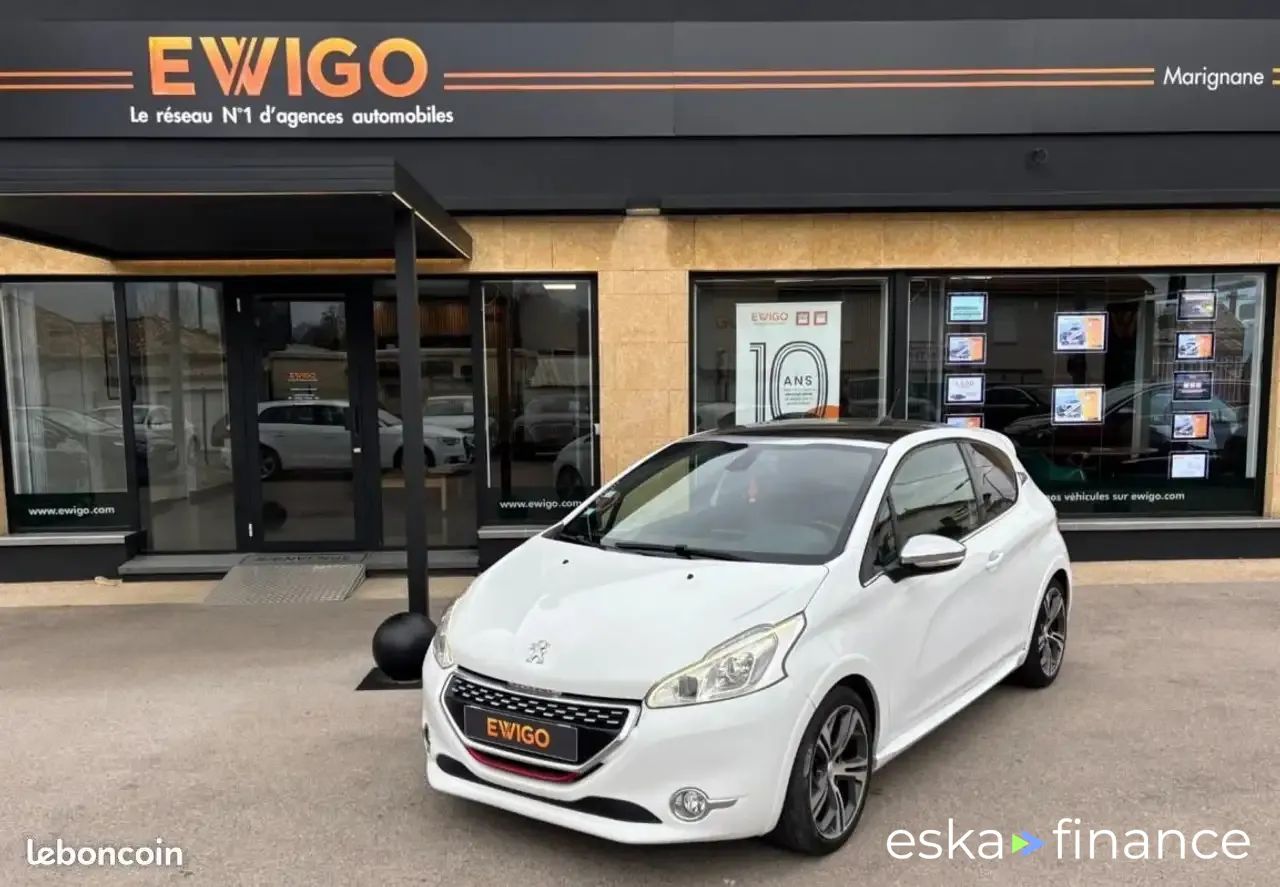 Lízing Hatchback Peugeot 208 2013