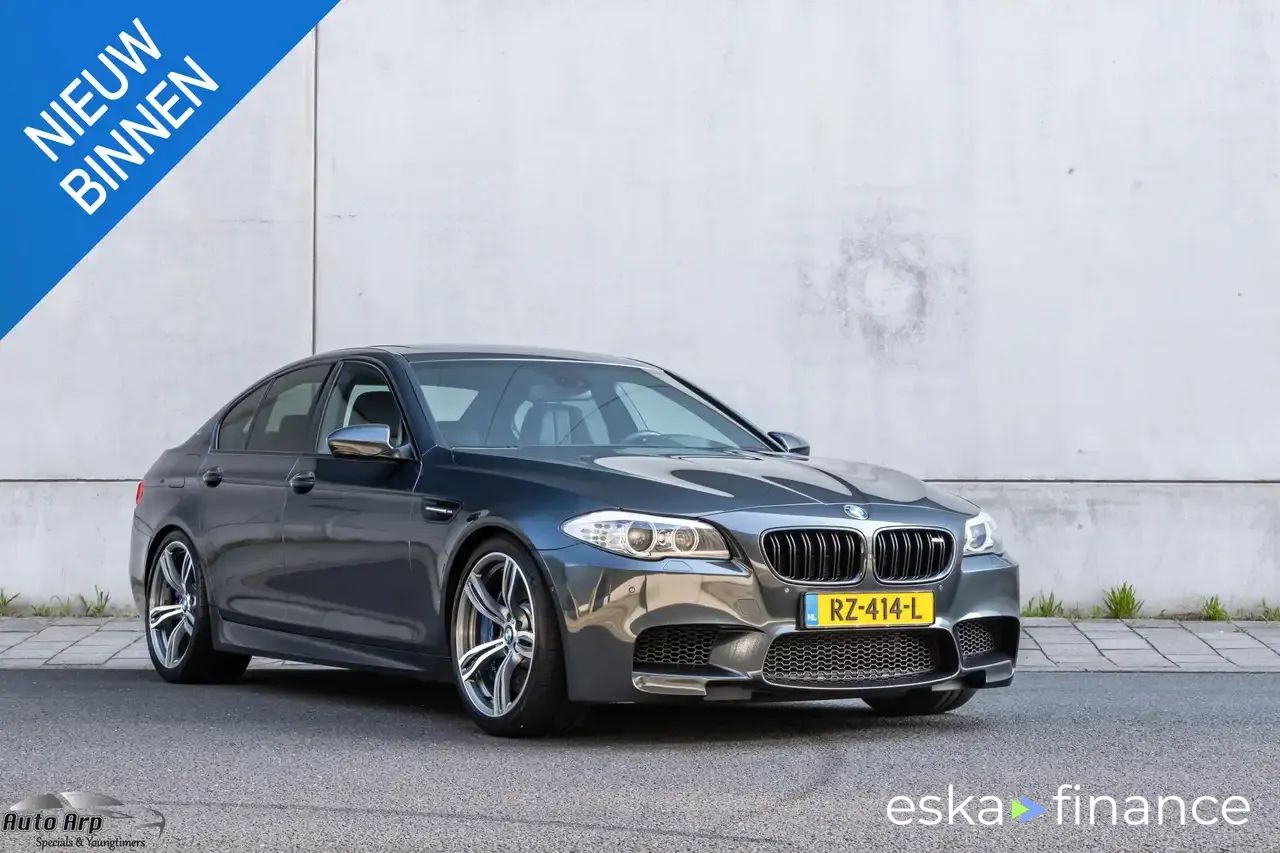 Lízing Sedan BMW M5 2012