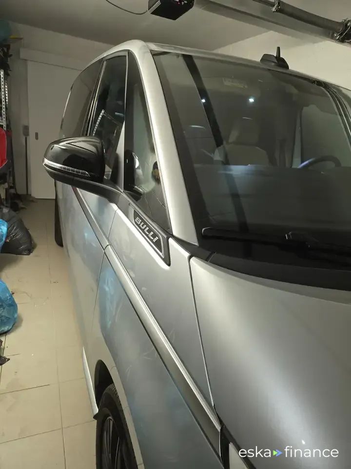 Lízing Hatchback Volkswagen T7 Multivan 2023