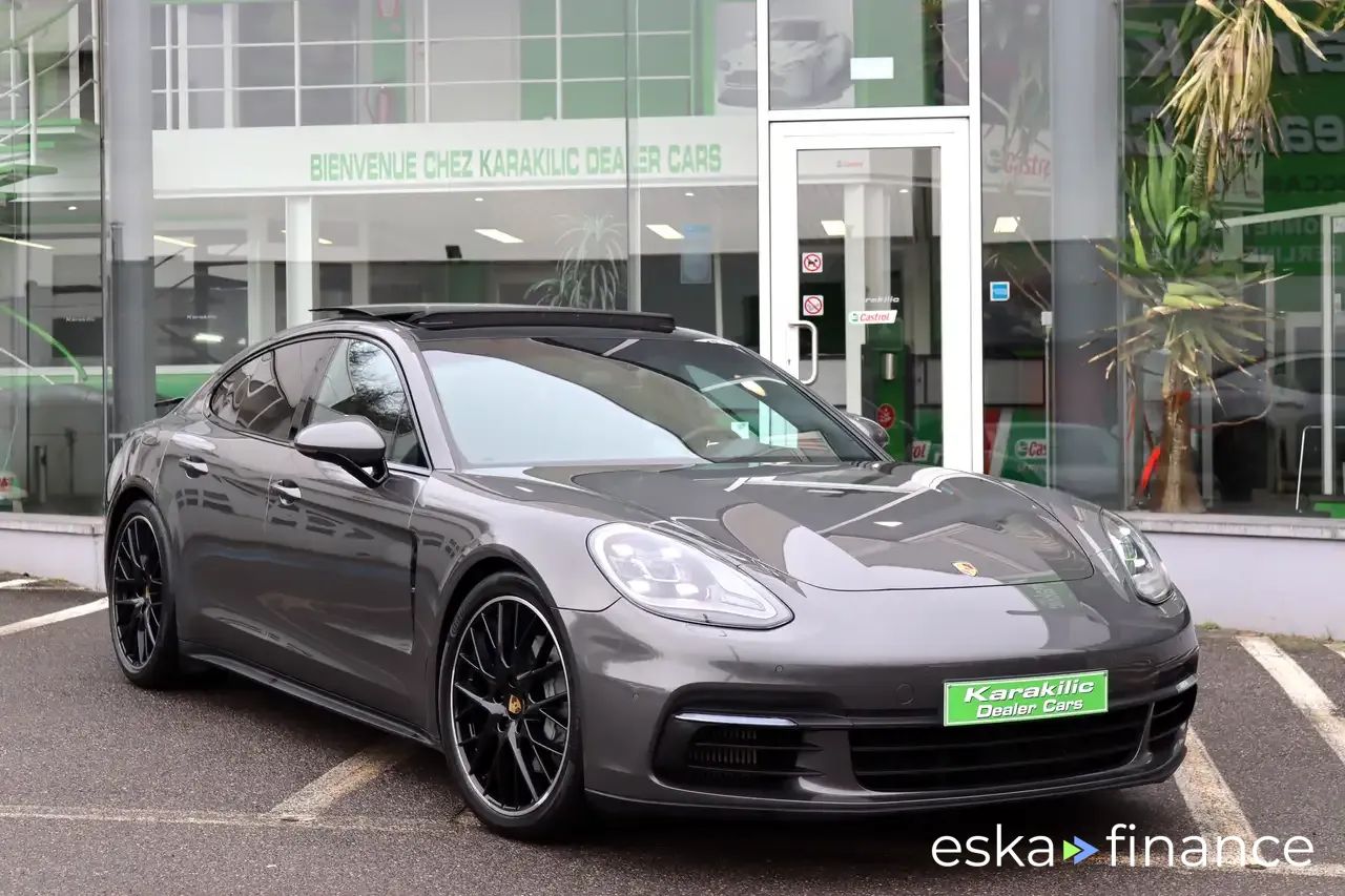 Lízing Sedan Porsche Panamera 2017