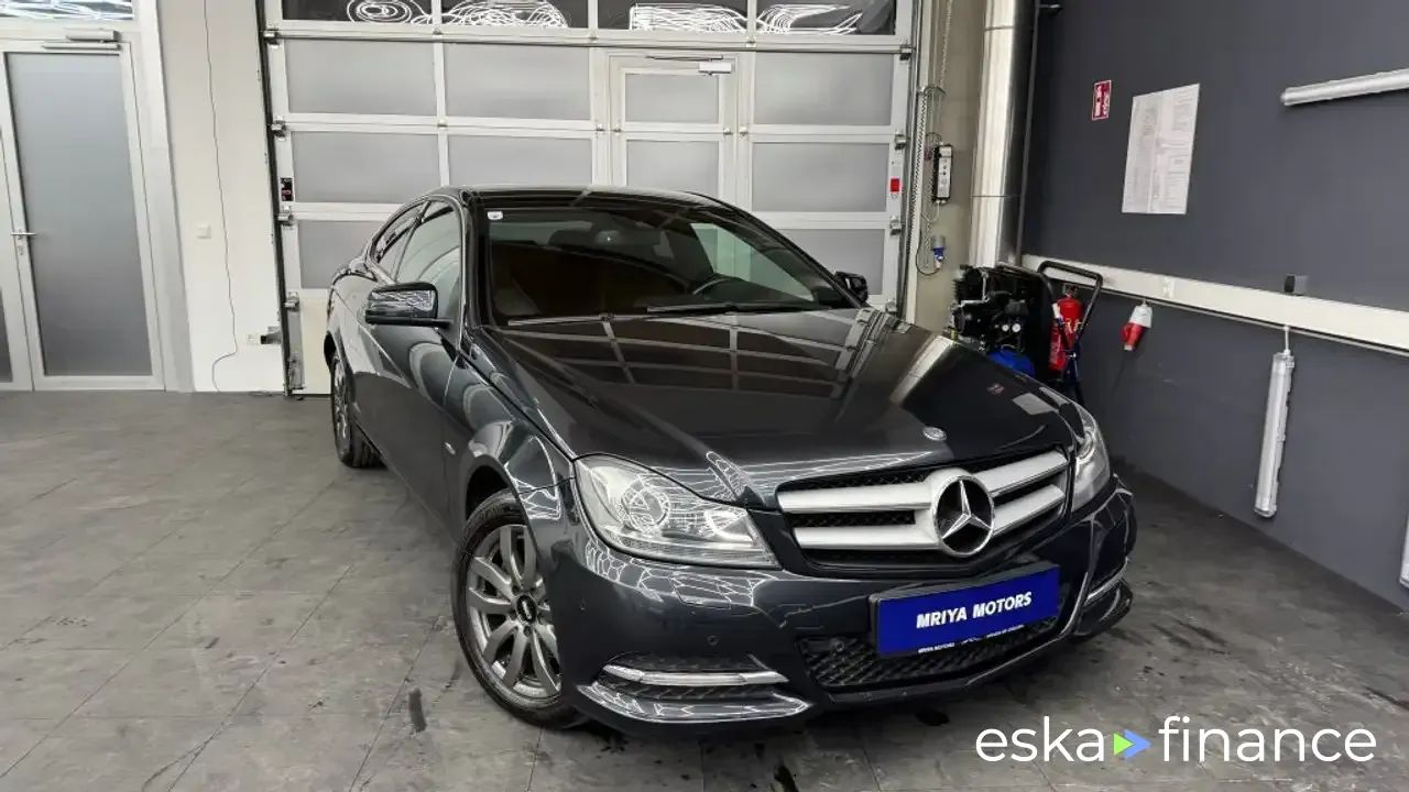 Financování Kupé MERCEDES C 220 2012