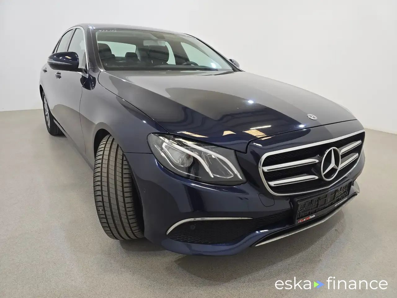 Lízing Sedan MERCEDES E 200 2020