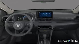 Leasing Sedan Toyota Yaris 2025