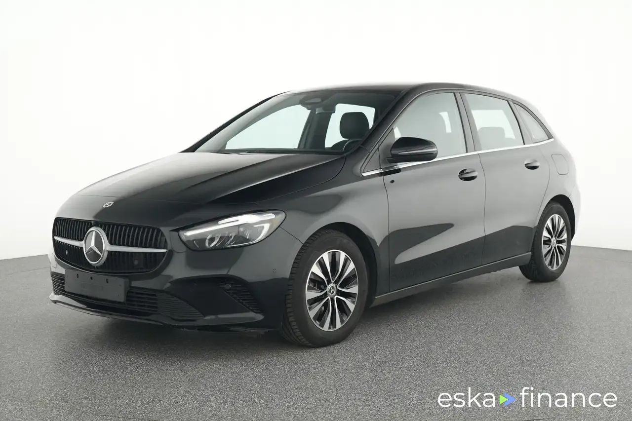 Lízing Hatchback MERCEDES B 180 2023