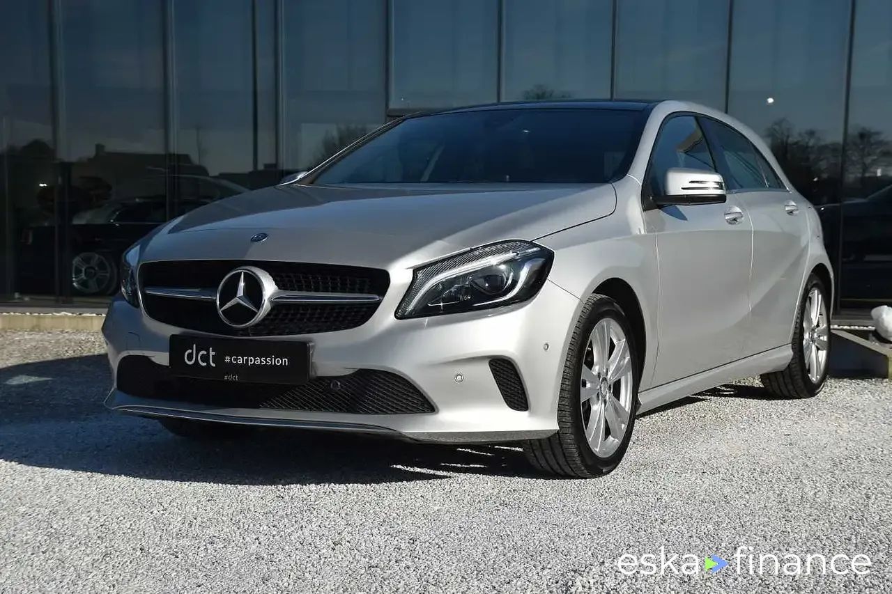 Lízing Hatchback MERCEDES A 180 2017