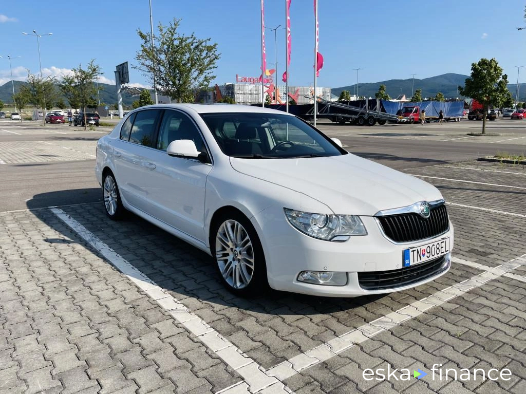 Sedan Skoda Superb 2012