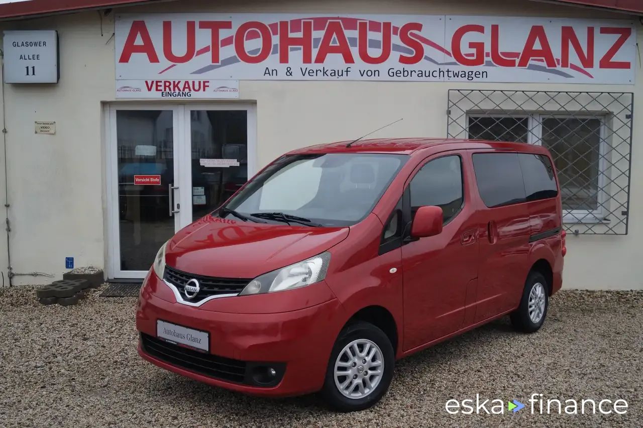 Lízing Hatchback Nissan Evalia 2011
