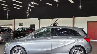 Lízing Hatchback MERCEDES B 180 2014