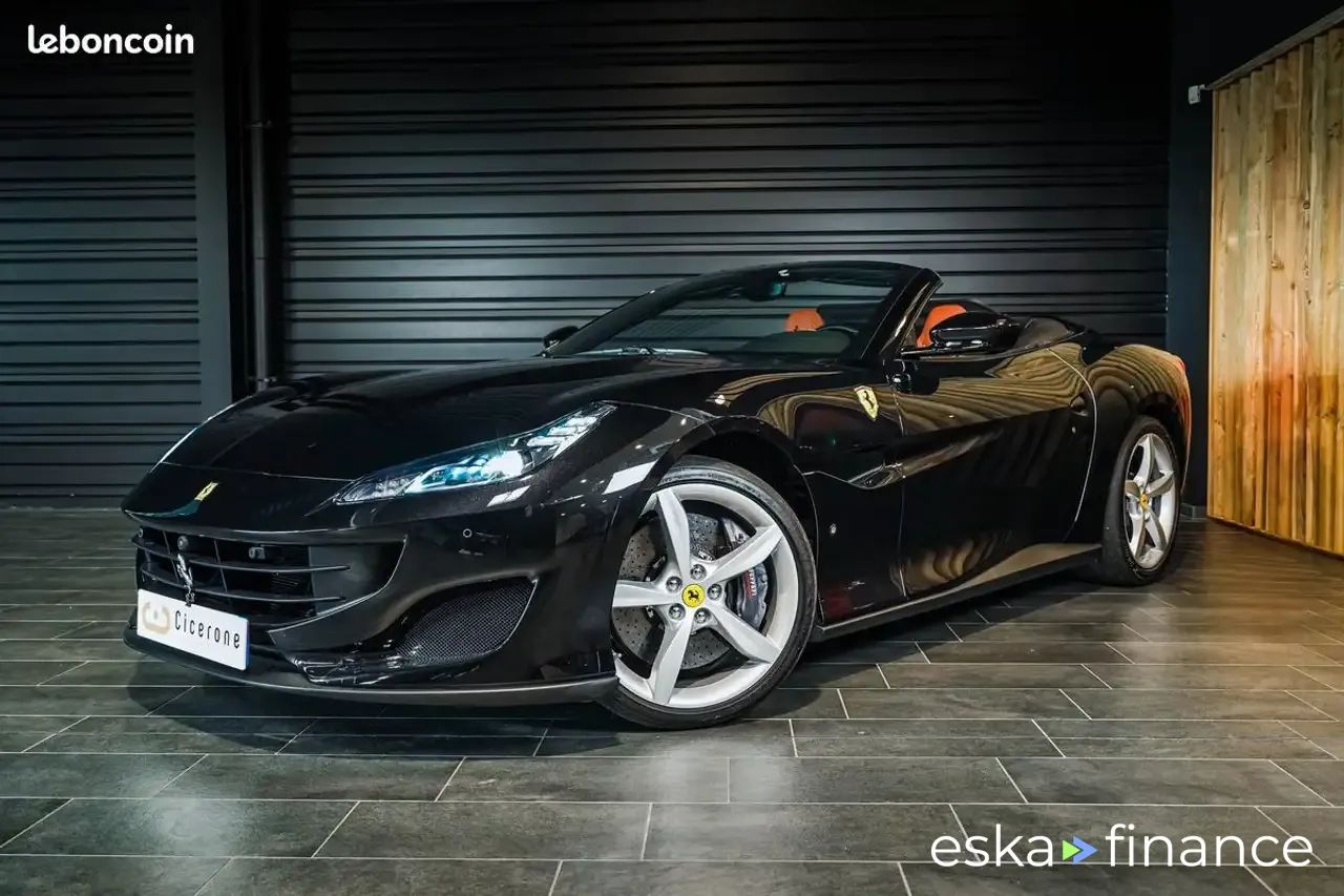 Financování Konvertibilní Ferrari Portofino 2019