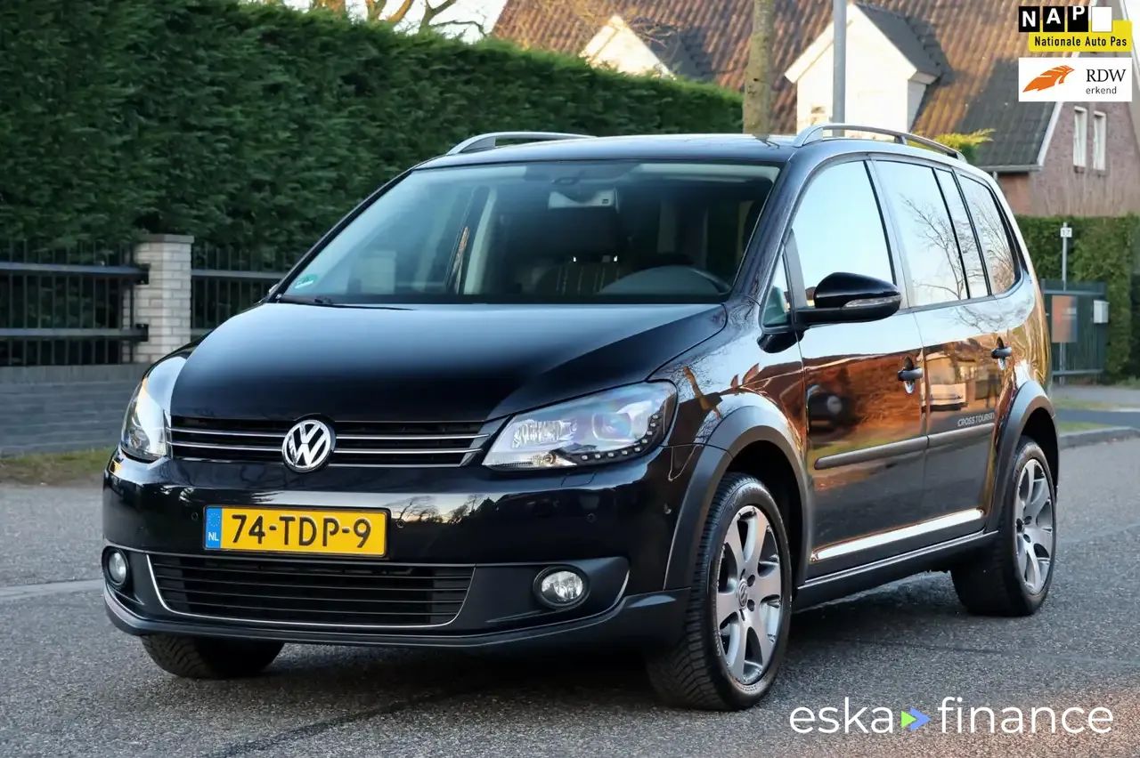 Lízing Hatchback Volkswagen CROSS TOURAN 2012