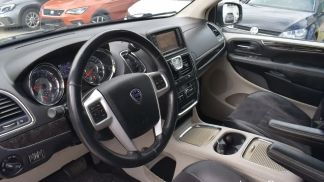 Lízing Hatchback Lancia Voyager 2014