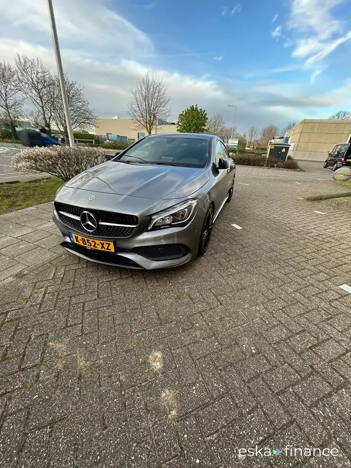 Lízing Sedan MERCEDES CLA 180 2016