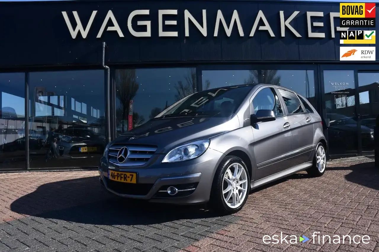 Financování Hatchback MERCEDES B 160 2011