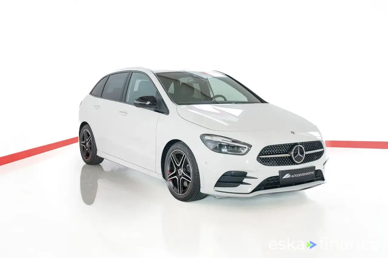Lízing Hatchback MERCEDES B 220 2024