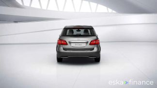 Lízing Hatchback MERCEDES B 180 2018