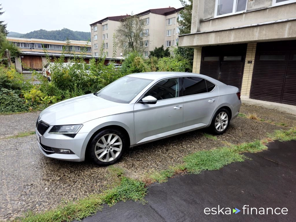 Sedan Skoda Superb 2016