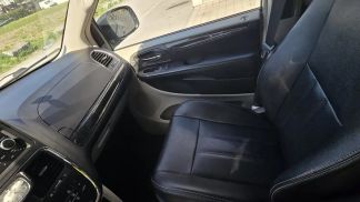 Lízing Hatchback Lancia Voyager 2014