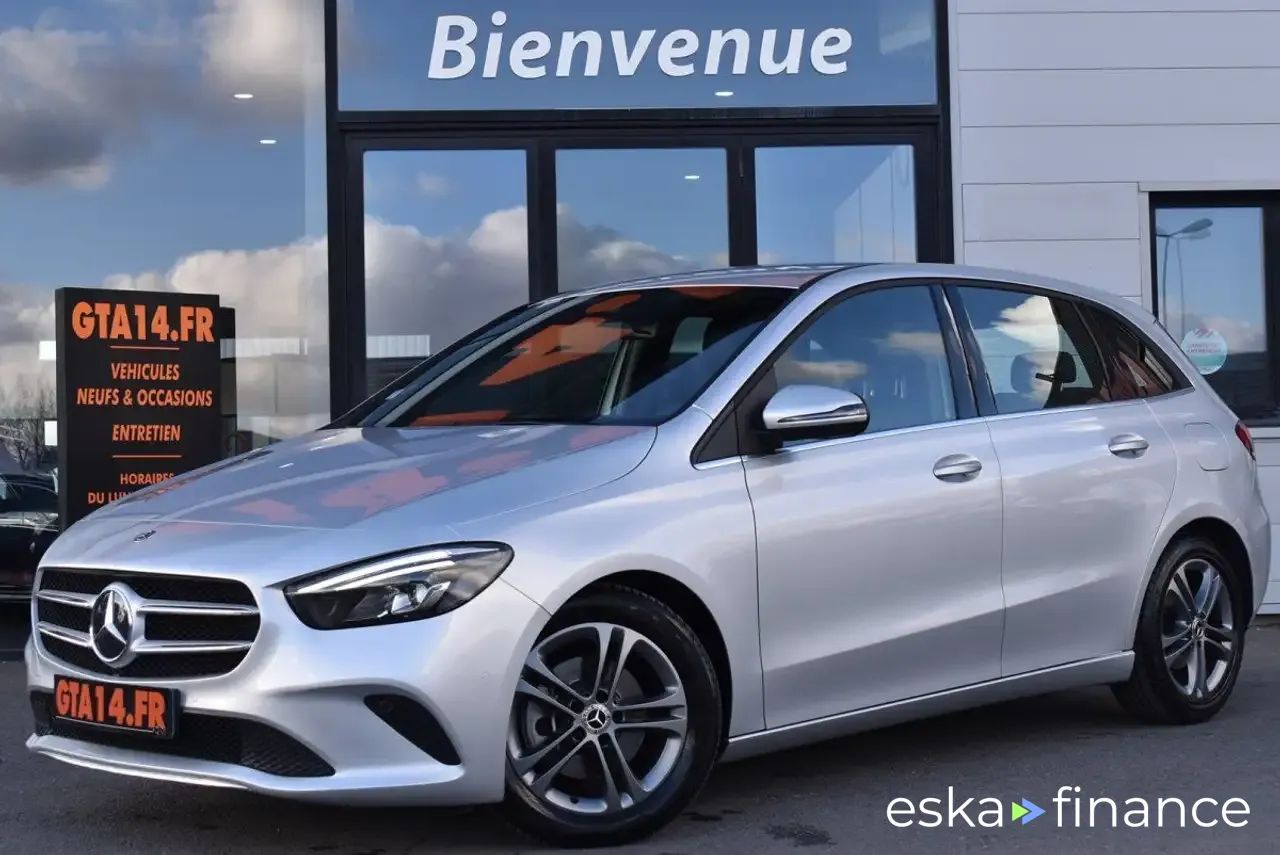 Lízing Hatchback MERCEDES B 200 2020