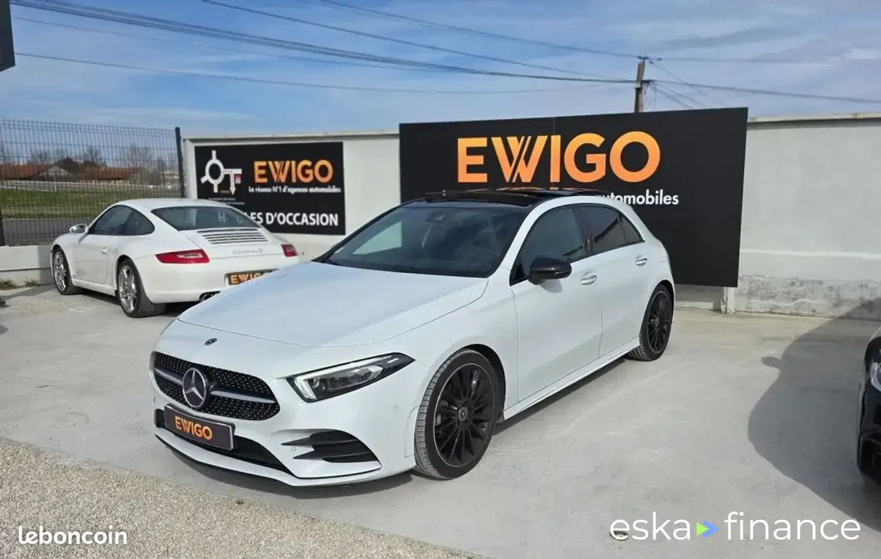 Lízing Sedan MERCEDES A 180 2021