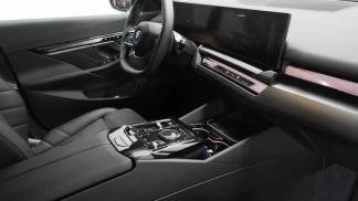 Lízing Sedan BMW 530 2024