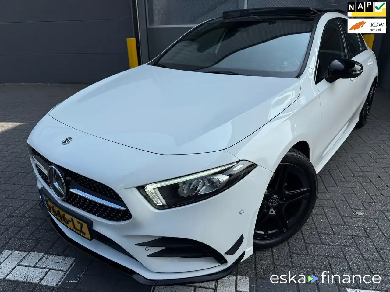 Lízing Sedan MERCEDES A 200 2019