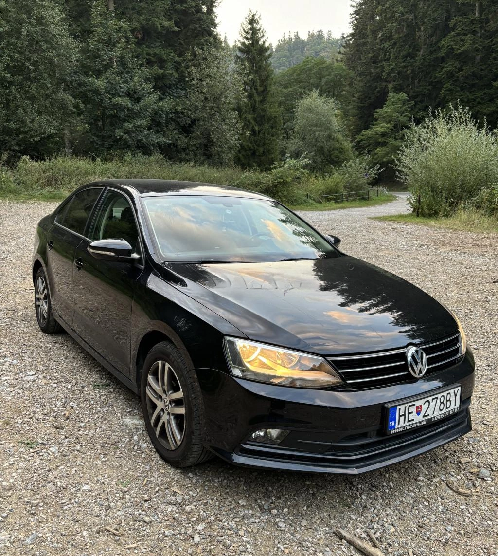 Sedan Volkswagen Jetta 2016