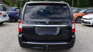 Lízing Hatchback Lancia Voyager 2014