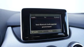 Lízing Hatchback MERCEDES B 180 2013