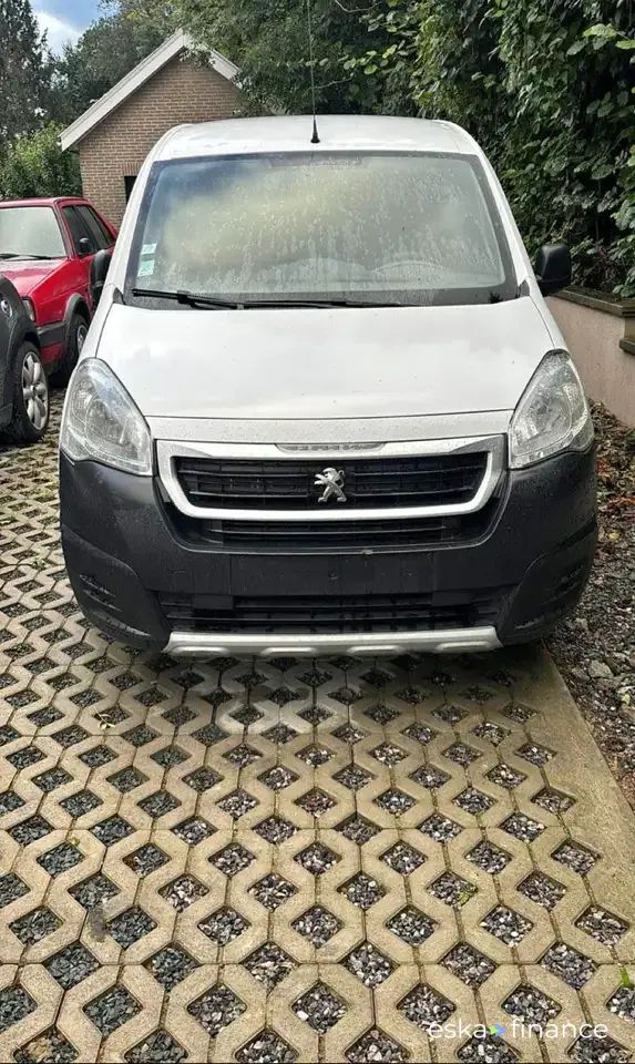 Lízing Hatchback Peugeot Partner 2016