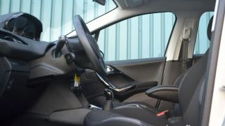 Lízing Hatchback Peugeot 208 2016