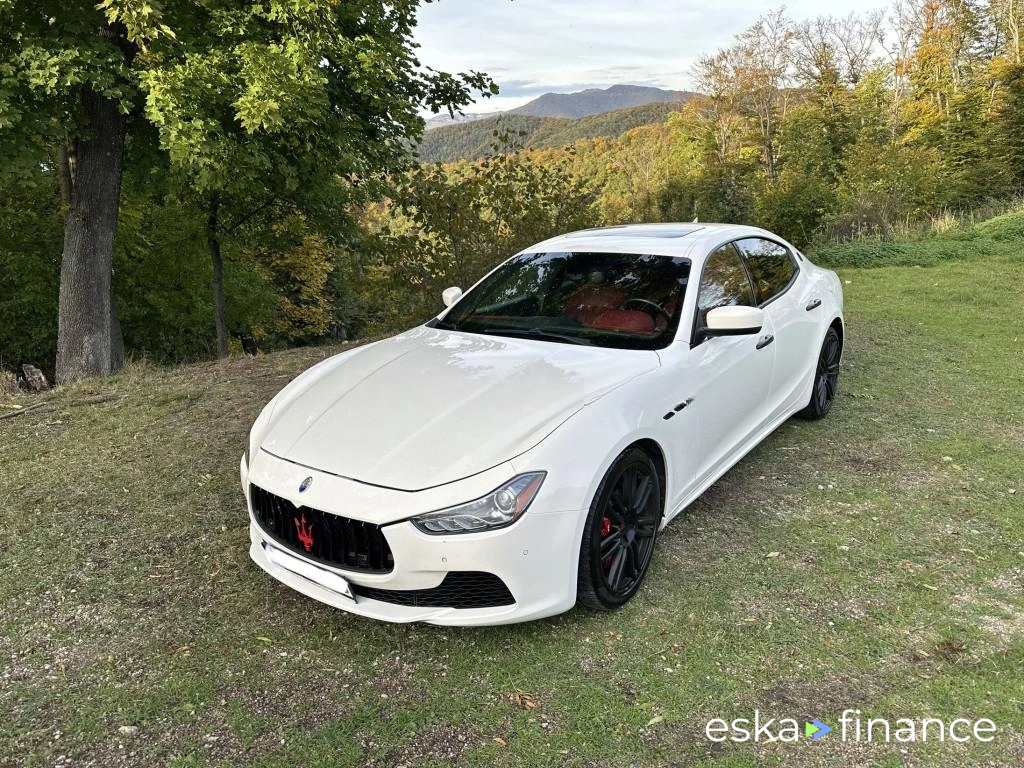 Lízing Sedan Maserati Ghibli 2015